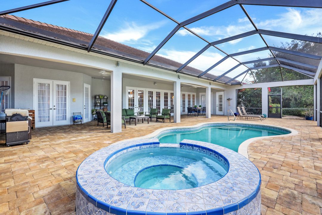 8072 Tiger Lily Dr, Naples, FL 34113