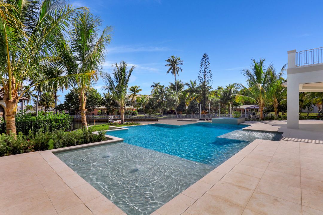 940 17th Ave S, Naples, FL 34102