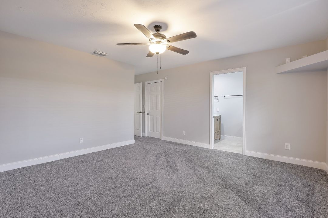 718 95th Ave N, Naples, FL 34108