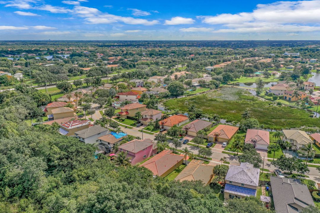 136 SW 206th Ave, Pembroke Pines, FL 33029