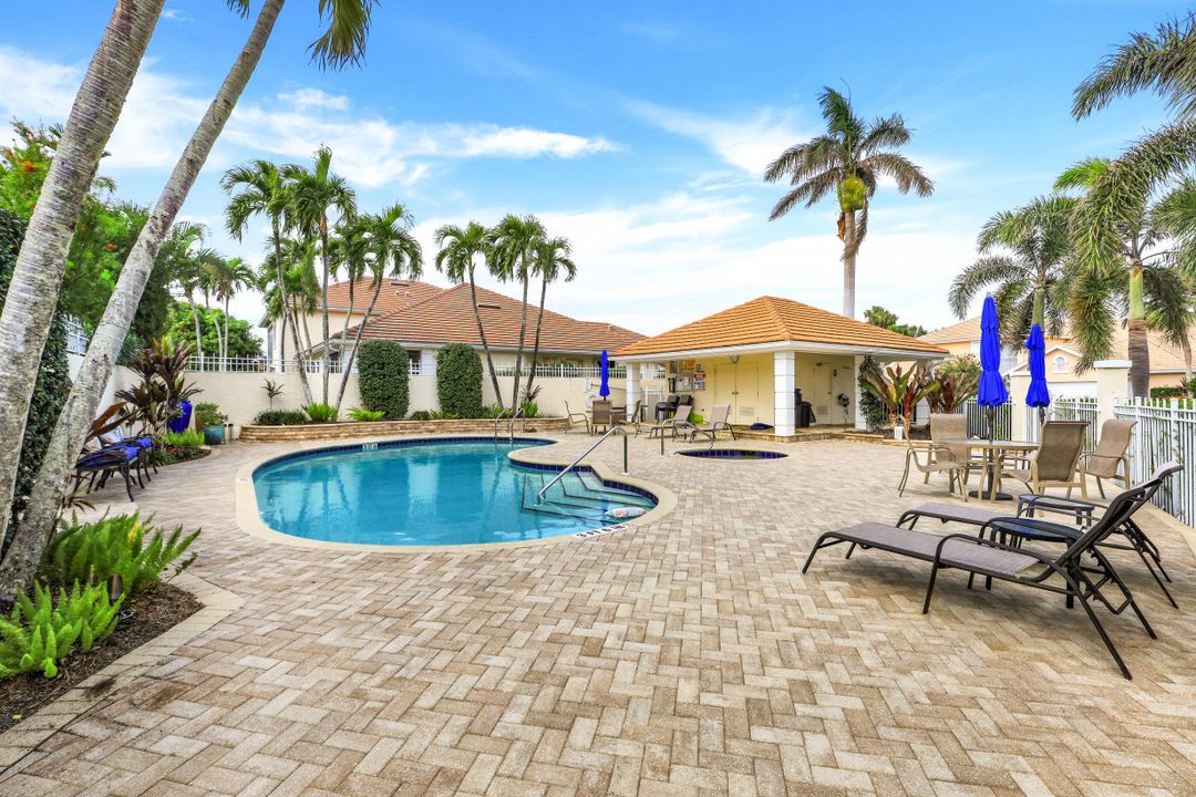 2180 Paget Cir, Naples, FL 34112