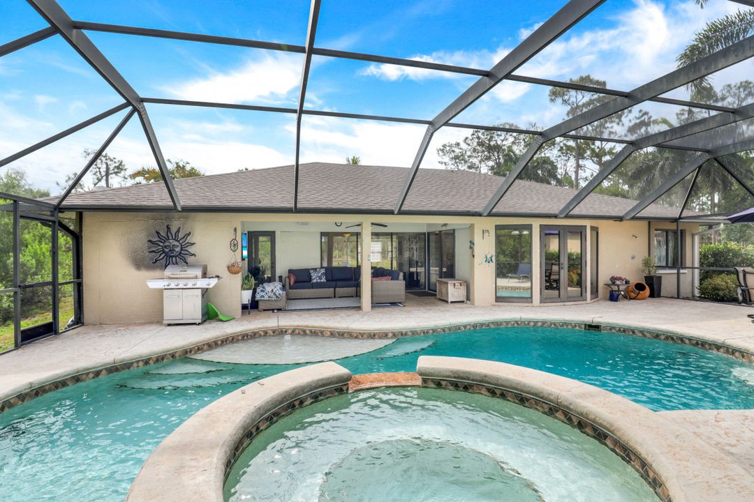 1941 Oakes Blvd, Naples, FL 34119