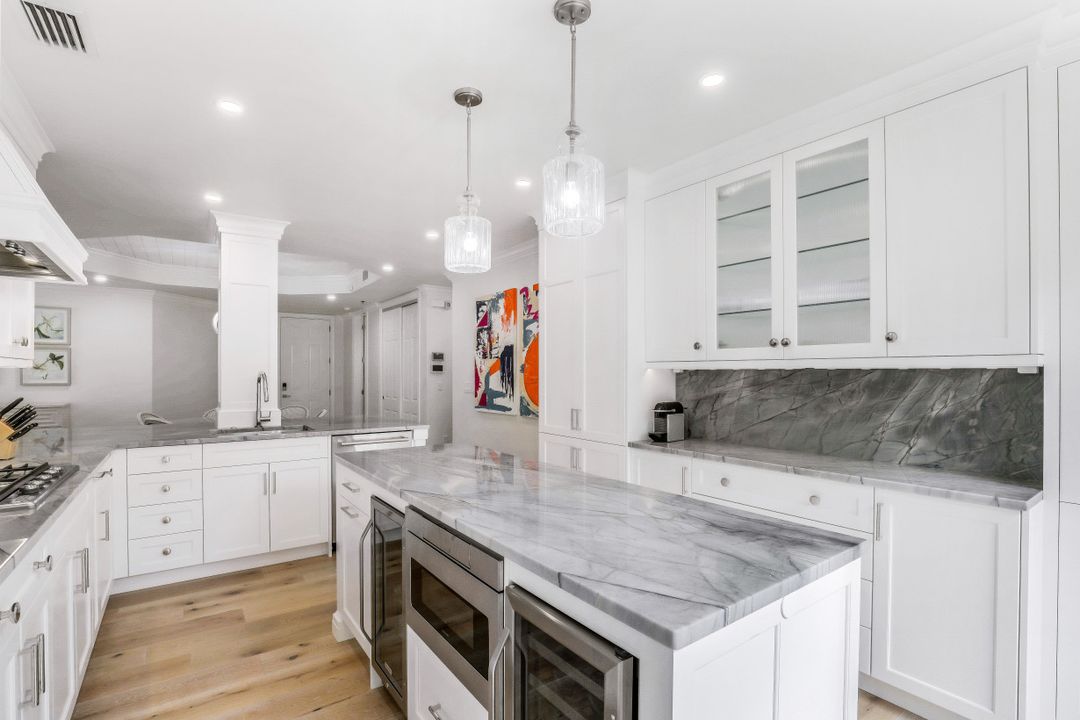 1010 5th St S #401, Naples, FL 34102