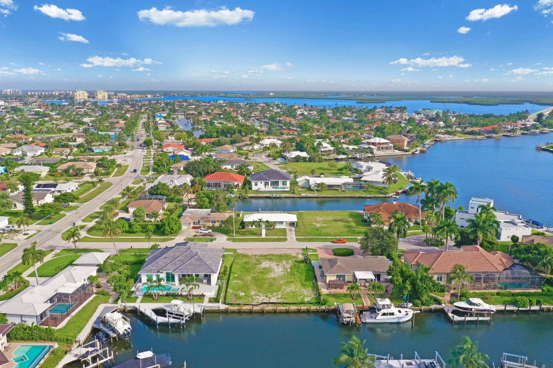 647 Bamboo Ct, Marco Island, FL 34145