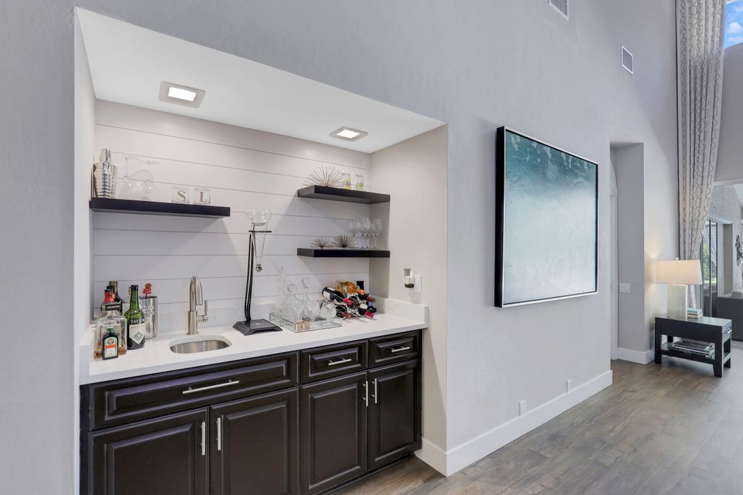 6060 Autumn Oaks Ln, Naples, FL 34119