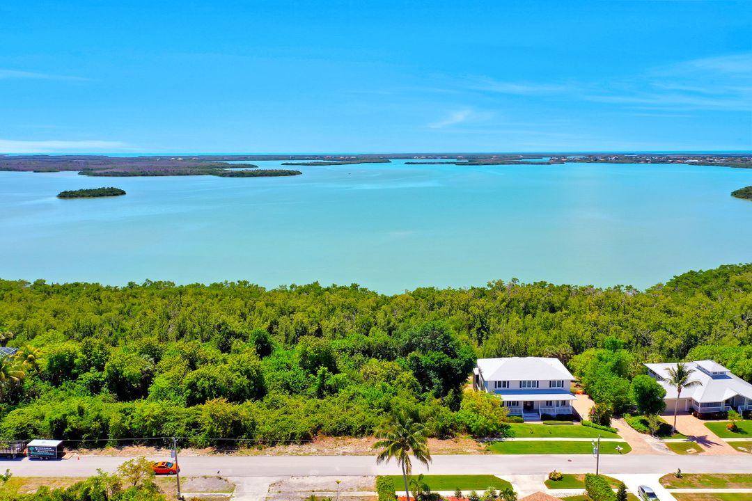 1959 Sheffield Ave, Marco Island, FL 34145