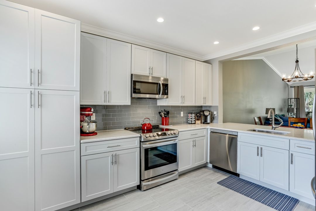 680 Luisa Ln #4, Naples, FL 34104