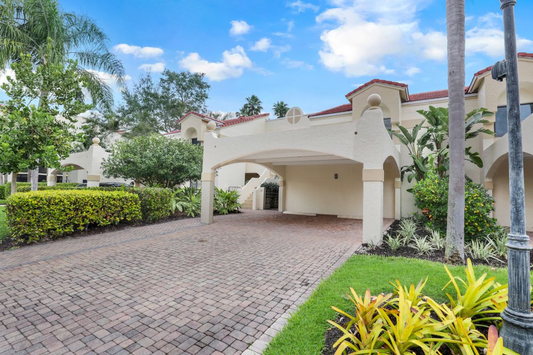 6535 Valen Way #E-203, Naples, FL 34108
