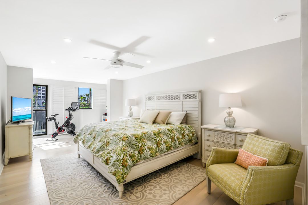 4401 Gulf Shore Blvd N #D-207, Naples, FL 34103