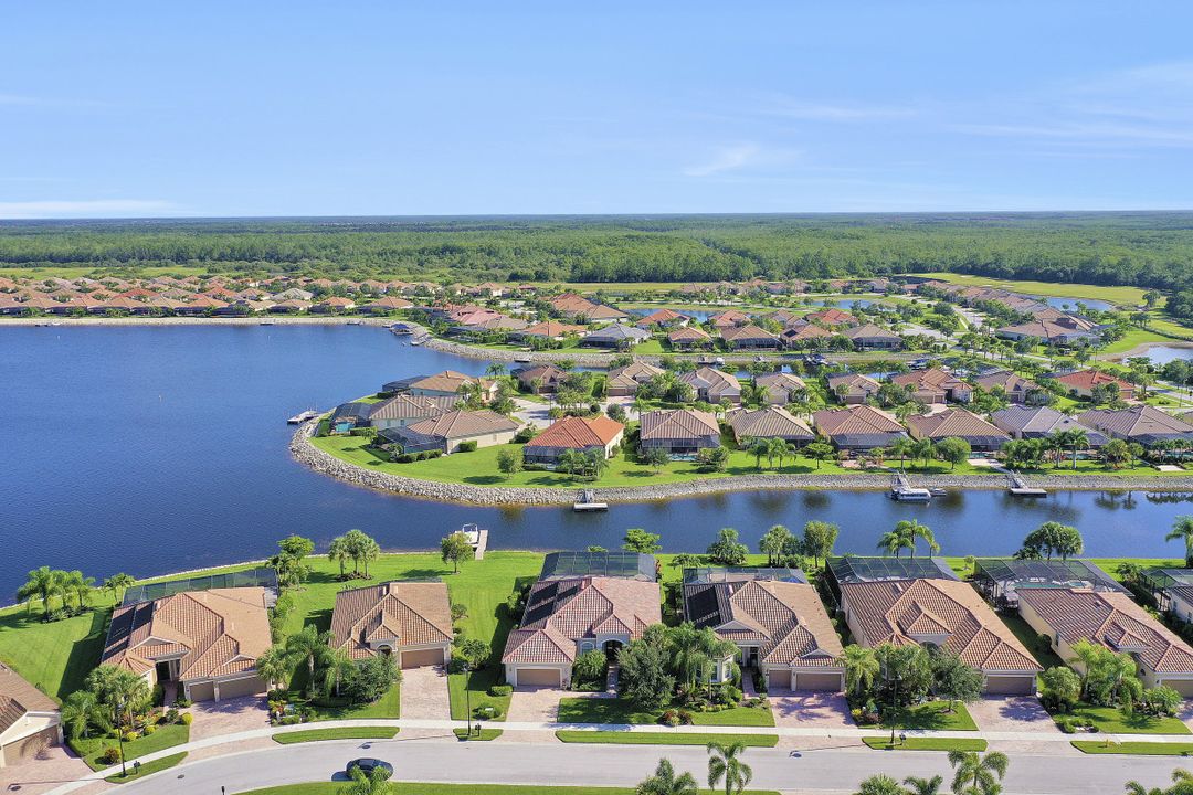 9091 Graphite Cir, Naples, FL 34120