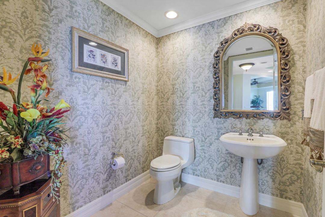 295 Grande Way #905, Naples, FL 34110