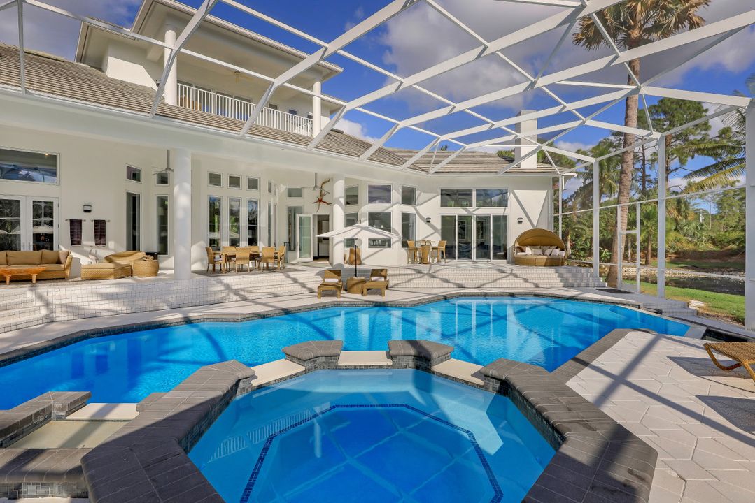 6262 Standing Oaks Ln, Naples, FL 34119