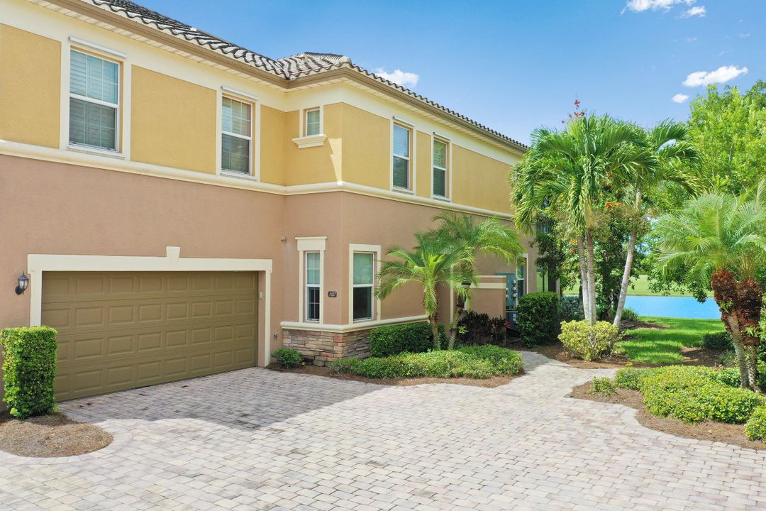 9525 Ironstone Terrace #102, Naples, FL 34120