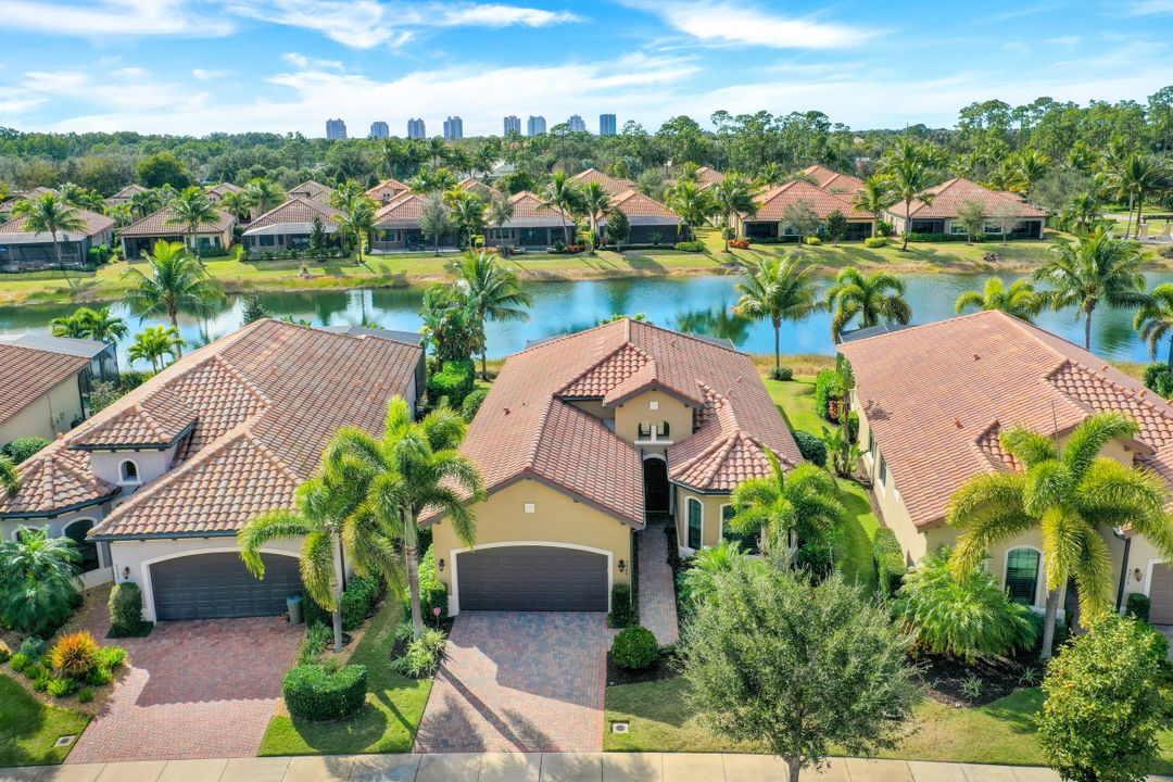 9366 Isla Bella Cir, Bonita Springs, FL 34135
