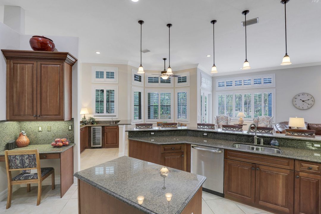 562 14th St SE, Naples, FL 34102