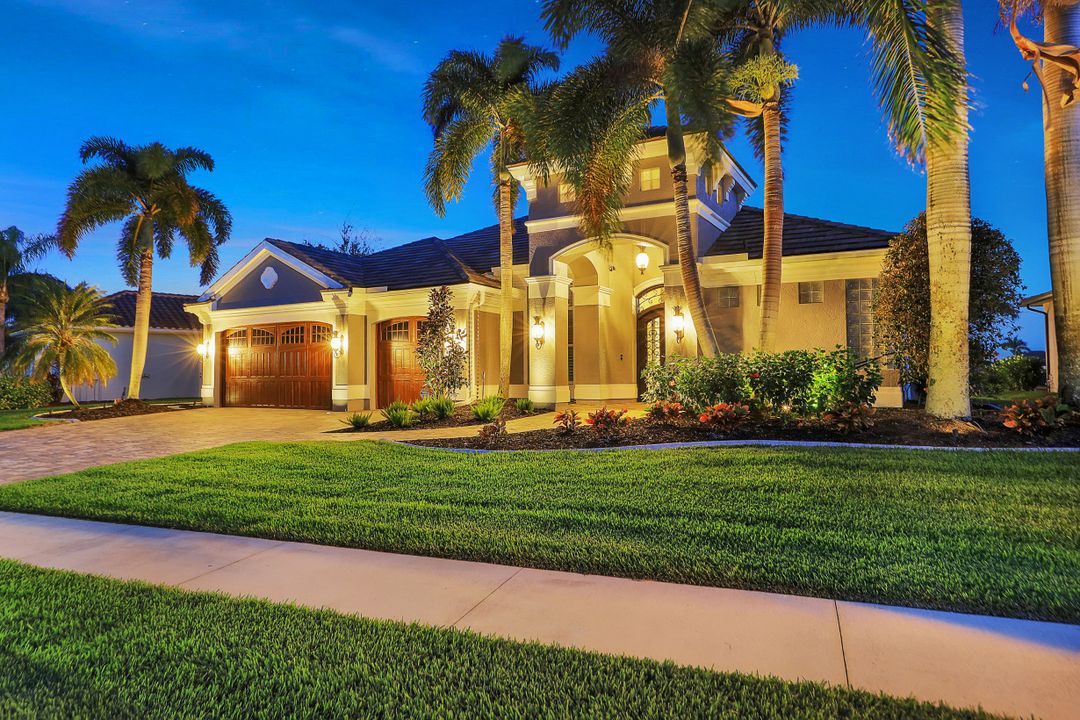 1900 Lagoon Ln, Cape Coral, FL 33914