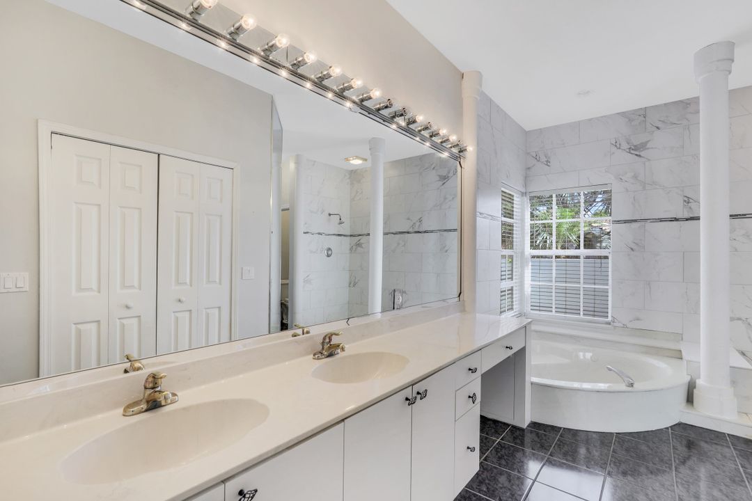 3781 Lakemont Dr, Bonita Springs, FL 34134