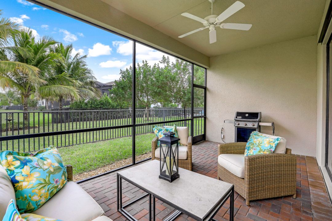 4554 Luminary Ave, Naples, FL 34119