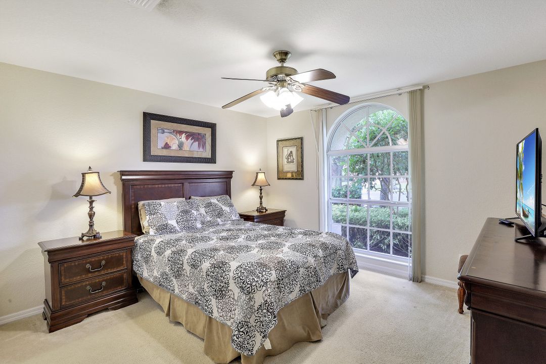 1087 Tivoli Dr, Naples, FL 34104