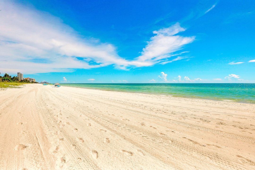 10573 Gulf Shore Dr #304, Naples, FL 34108