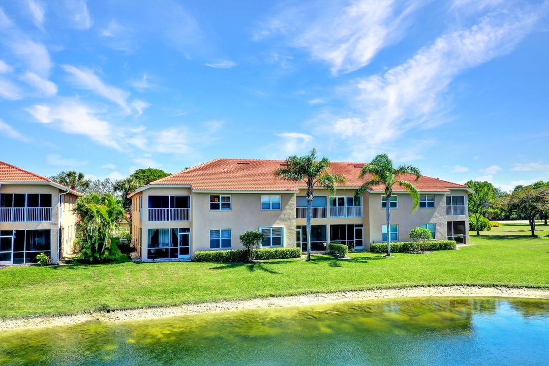 6940 Huntington Lakes Cir #202, Naples, FL 34119