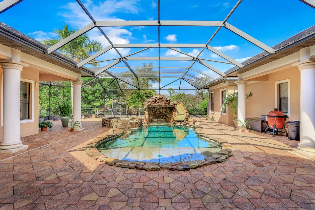 3645 7th Ave NW, Naples, FL 34120