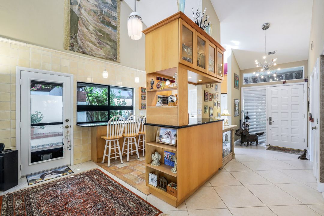 543 Bay Villas Ln, Naples, FL 34108