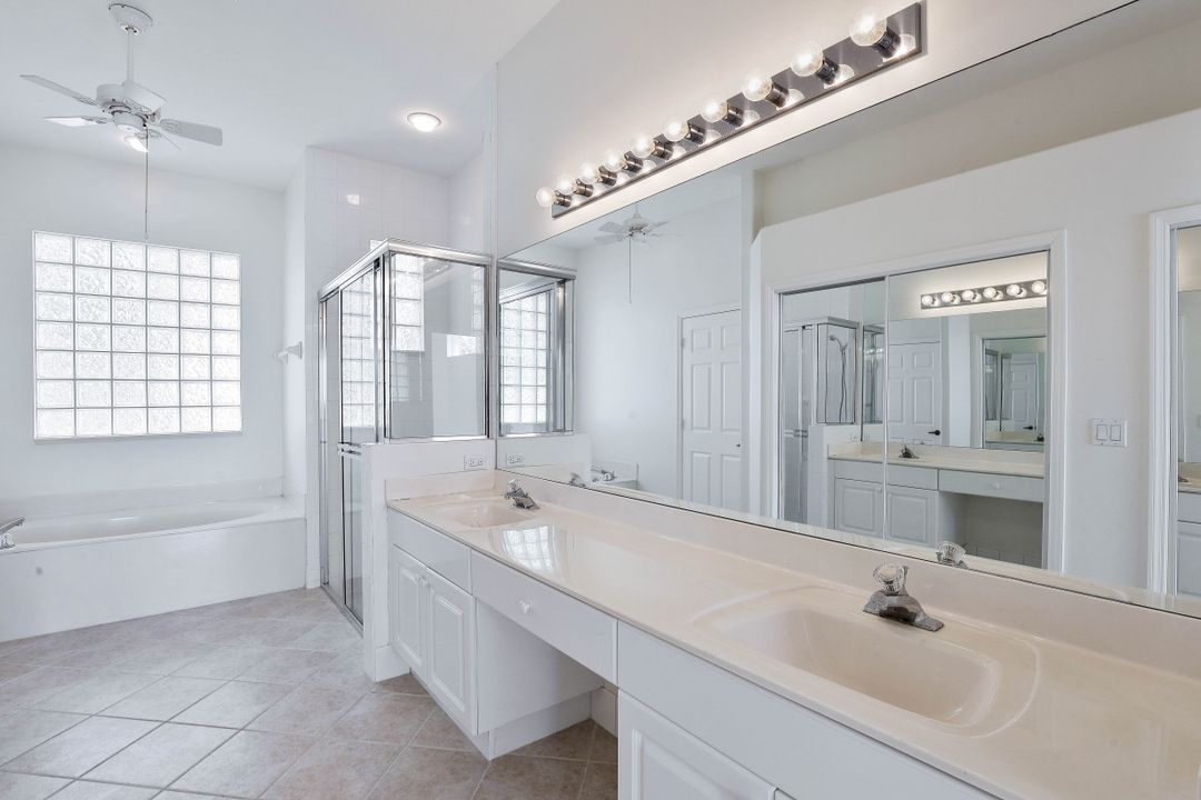 995 Chesapeake Bay Ct, Naples, FL 34120