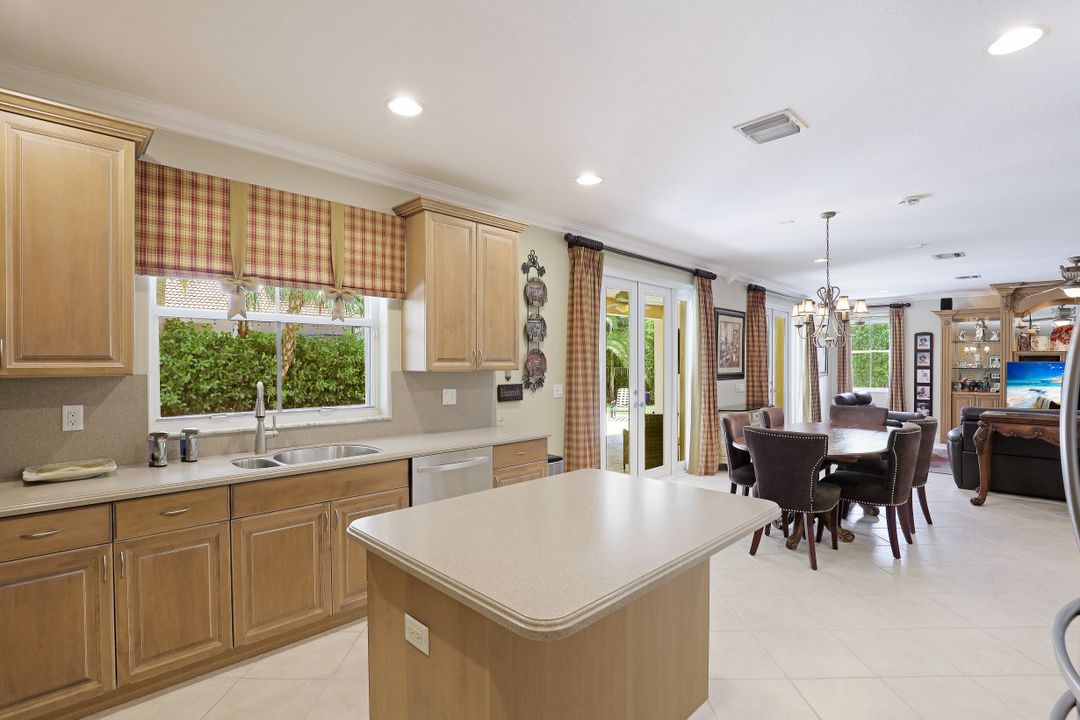 1886 Hidden Trail Ln, Weston, FL 33327