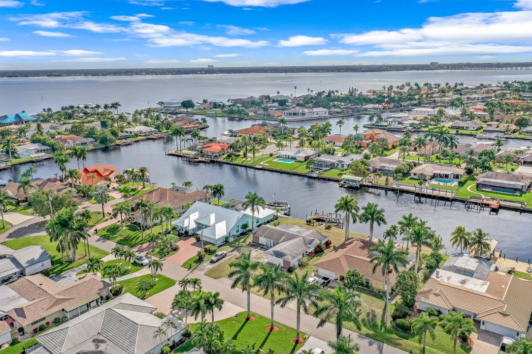 1932 SE 35th St, Cape Coral, FL 33904