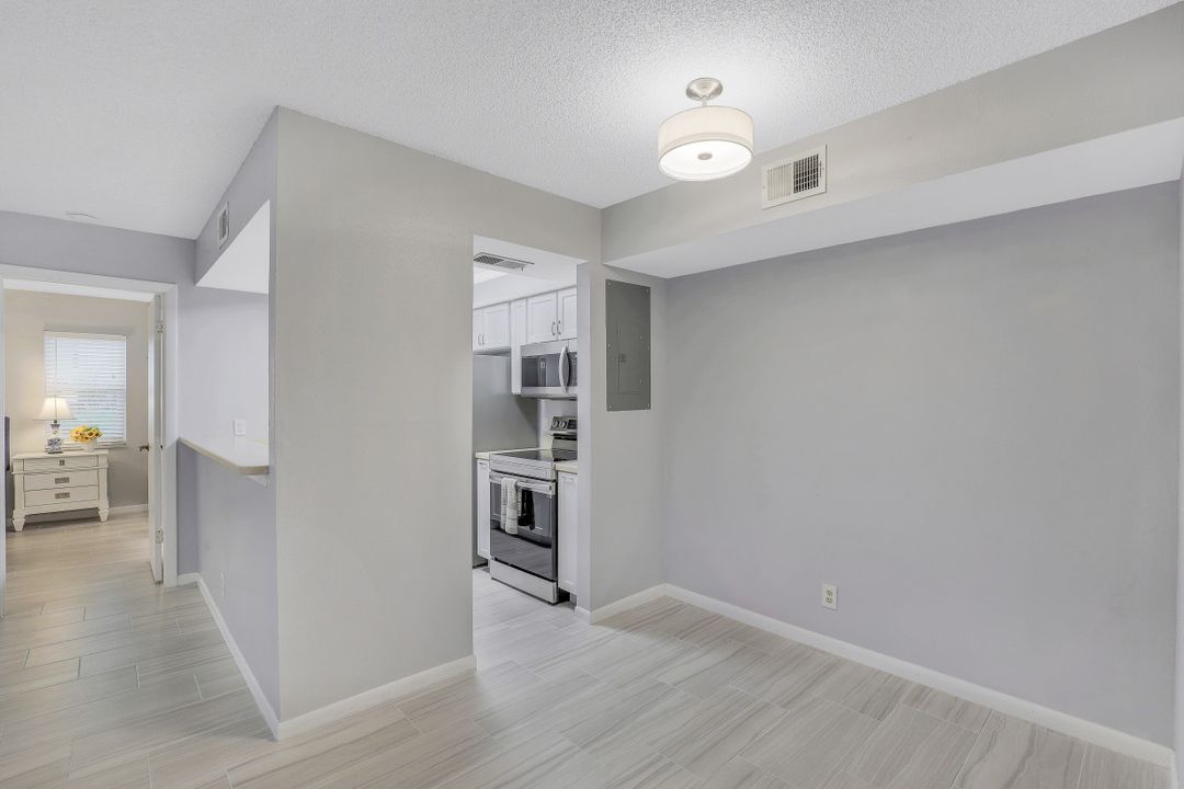 4275 27th Ct SW #104, Naples, FL 34116