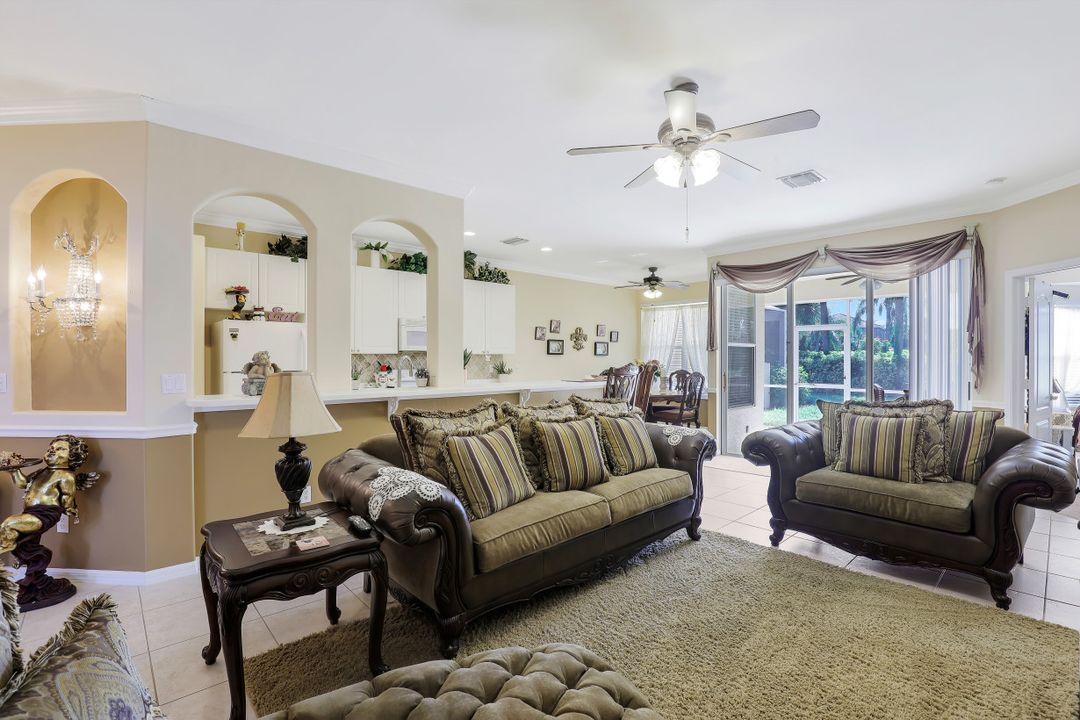 2084 Crestview Way, Naples, FL 34119