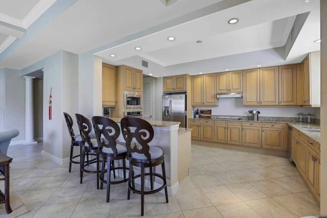 575 Avellino Isles Cir #101, Naples, FL 34119