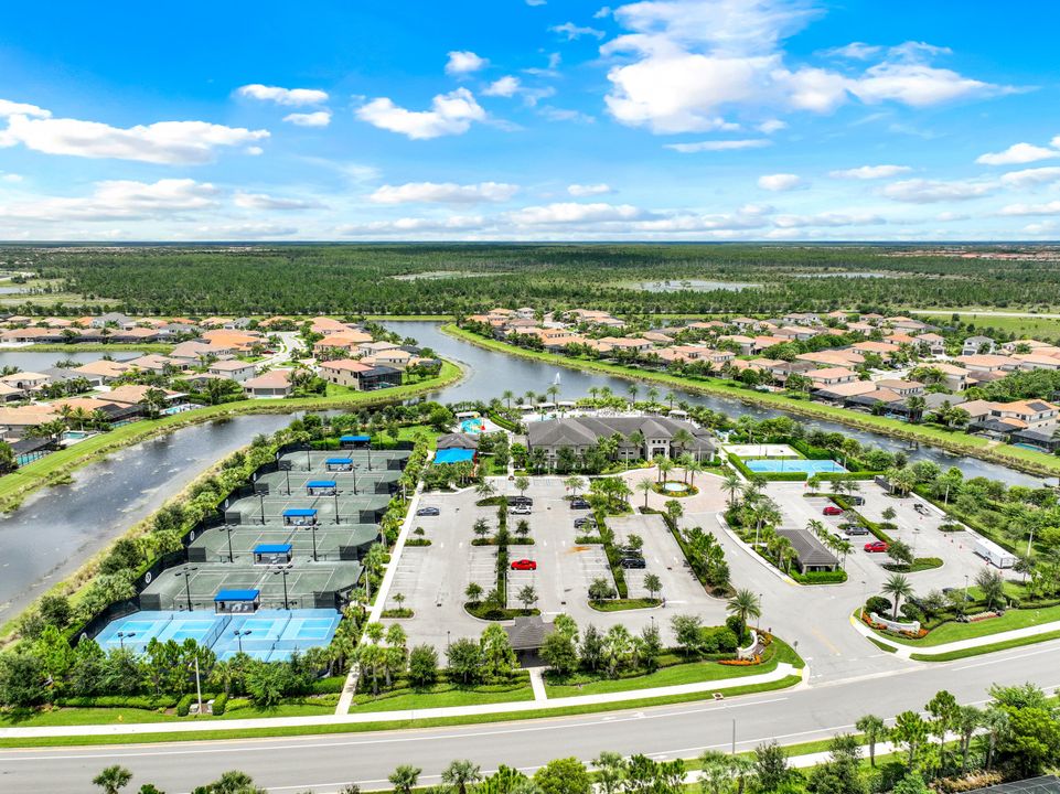 4448 Aurora St, Naples, FL 34119