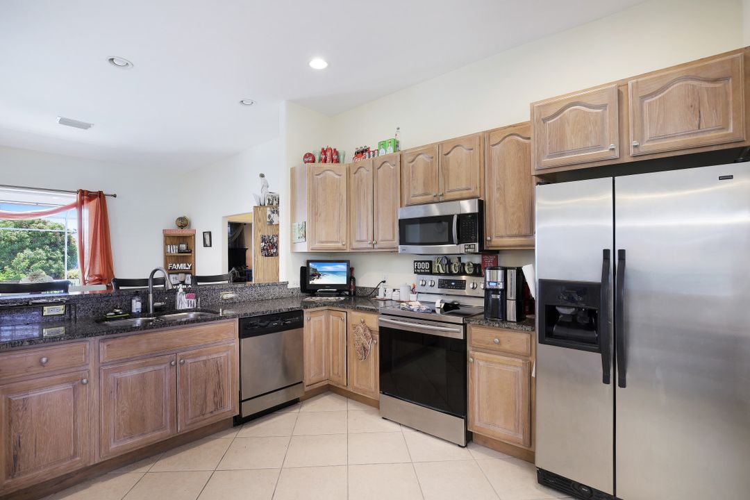 1409 SE 4th Pl, Cape Coral, FL 33990