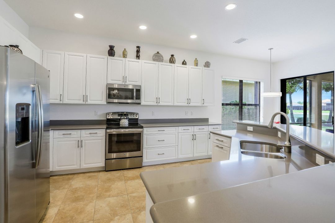 2797 Cinnamon Bay Cir, Naples, FL 34119