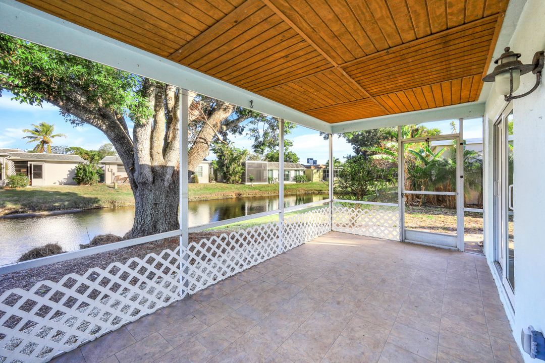 32 Knights Bridge Rd, Naples, FL 34112