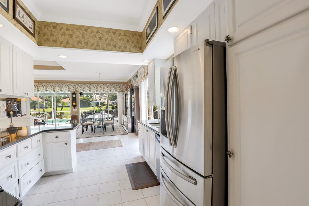 5981 Bermuda Ln, Naples, FL 34119