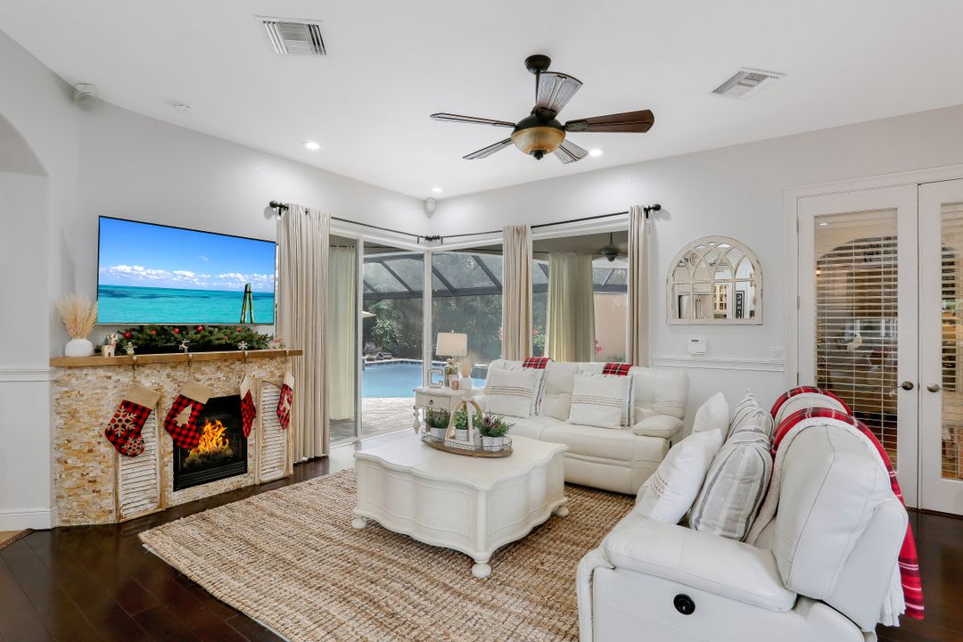 1817 Piccadilly Cir, Cape Coral, FL 33991