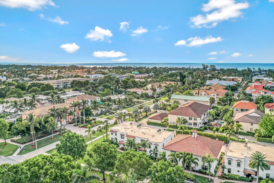 1060 6th St S #1060, Naples, FL 34102