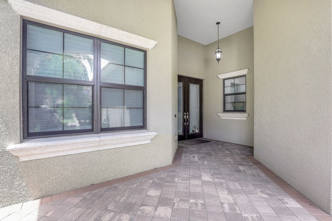 13824 Luna Dr, Naples, FL 34109