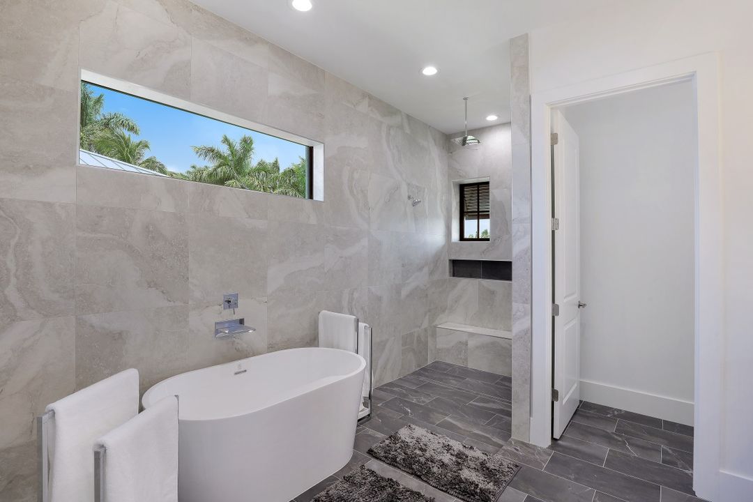 670 Amber Dr, Marco Island, FL 34145