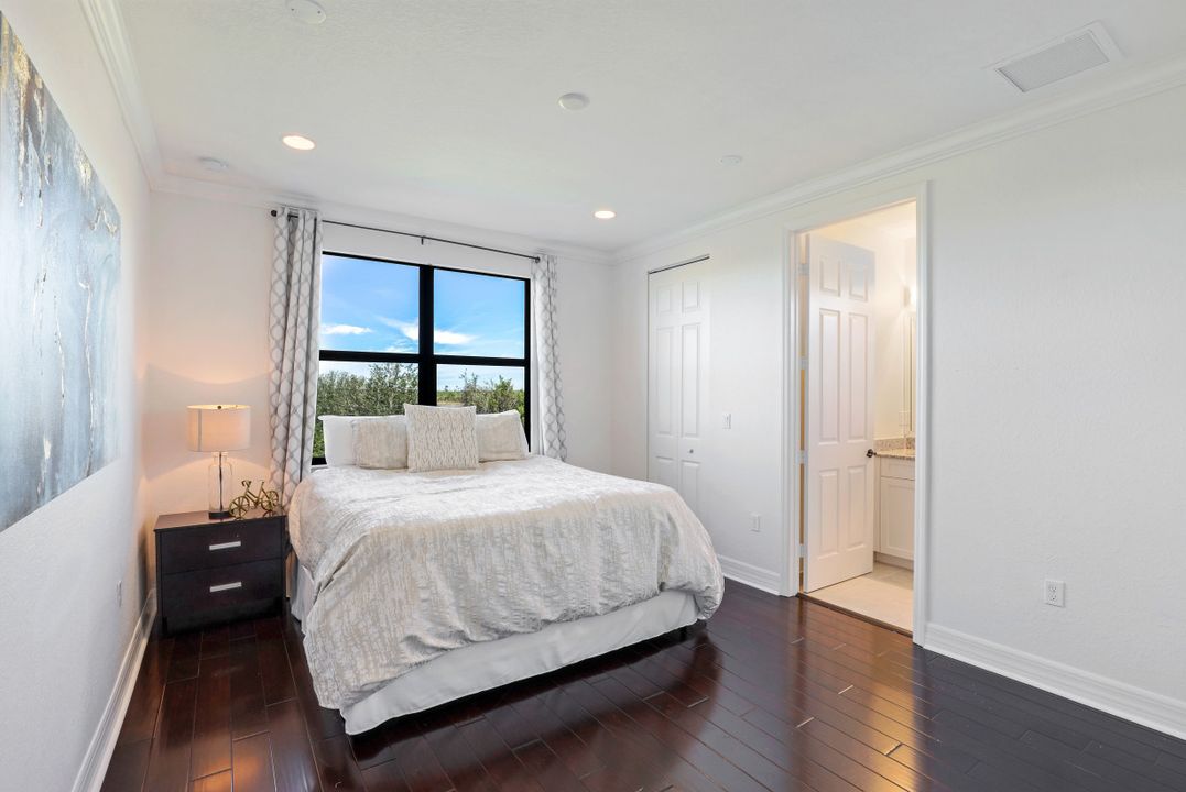 2827 Thunder Bay Circle, Naples, FL 34119