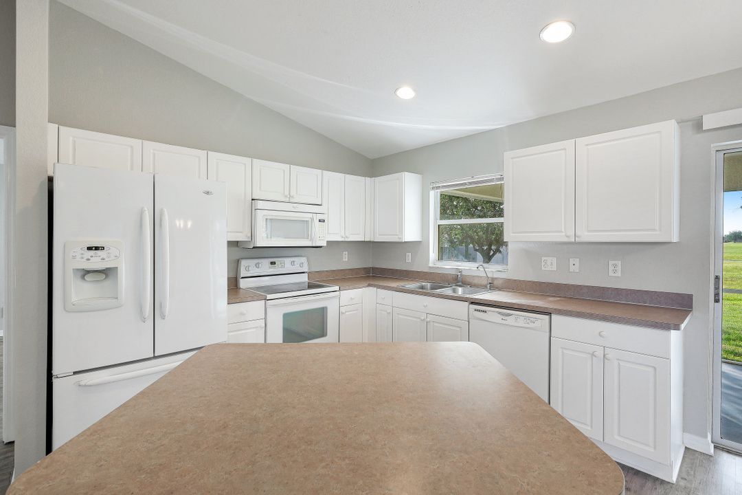 338 NE 23rd St, Cape Coral, FL 33909