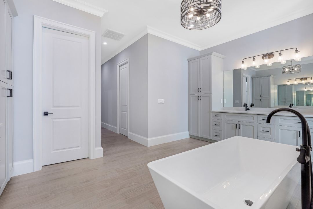 631 25th St SW, Naples, FL 34117