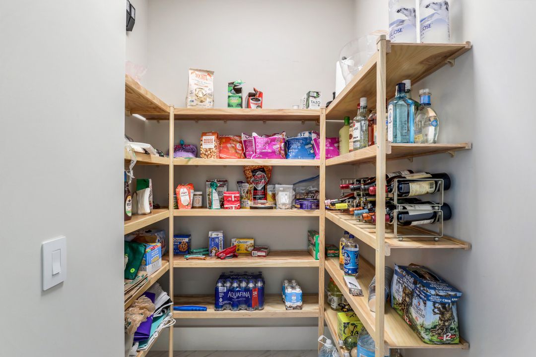 2088 Oakes Blvd, Naples, FL 34119