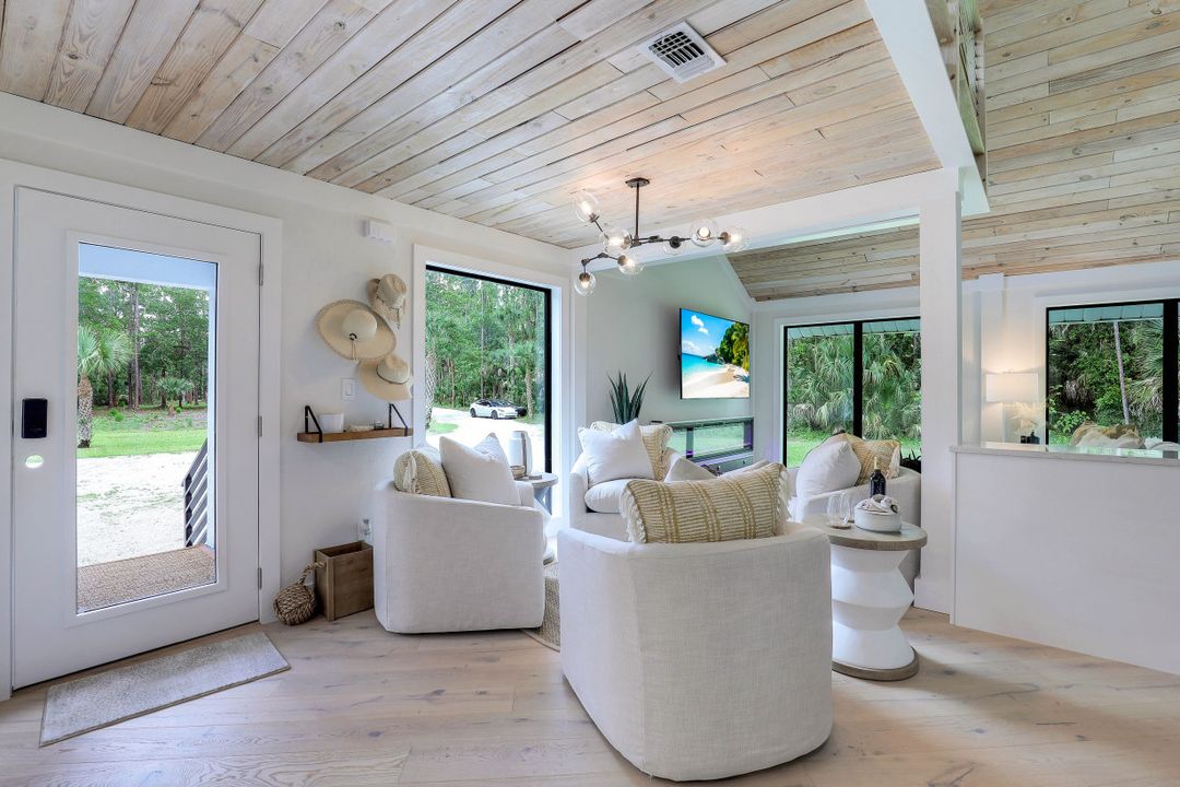 5019 Hawthorn Woods Way, Naples, FL 34116