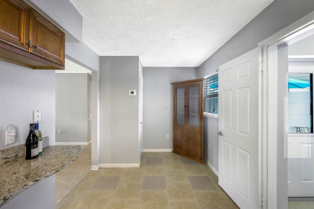 10095 7th St N #2, Naples, FL 34108