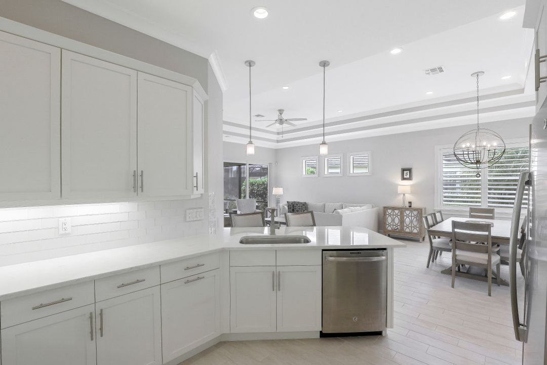 7075 Dominica Dr, Naples, FL 34113