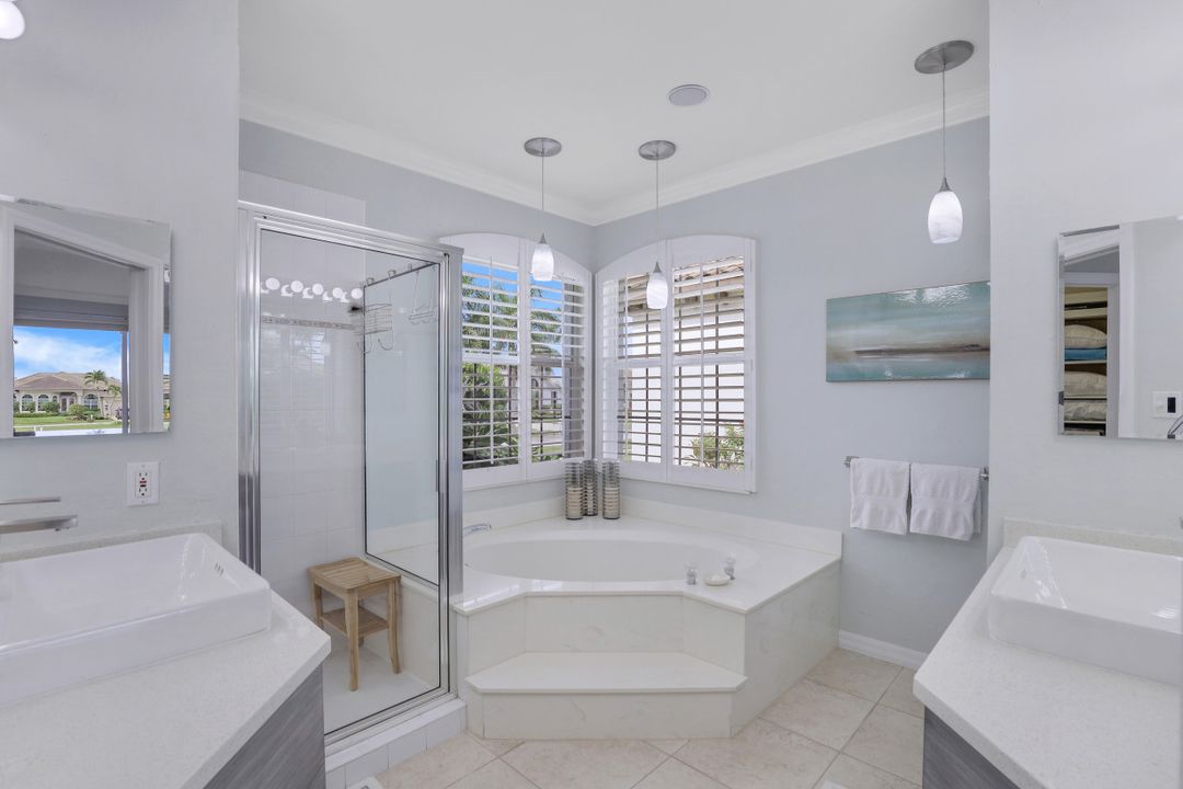 231 Seahorse Ct, Marco Island, FL 34145